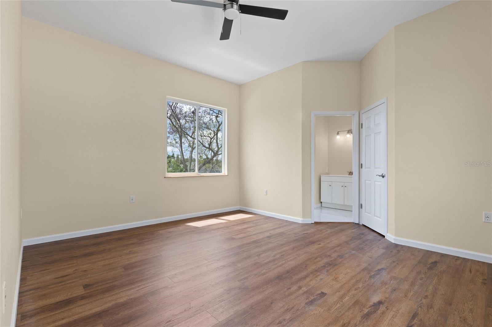 Image 19 of 35 For 743 Bayshore Drive