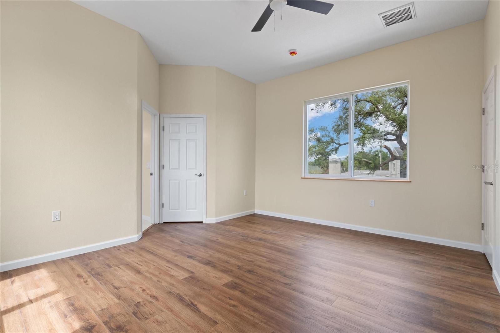 Image 20 of 35 For 743 Bayshore Drive