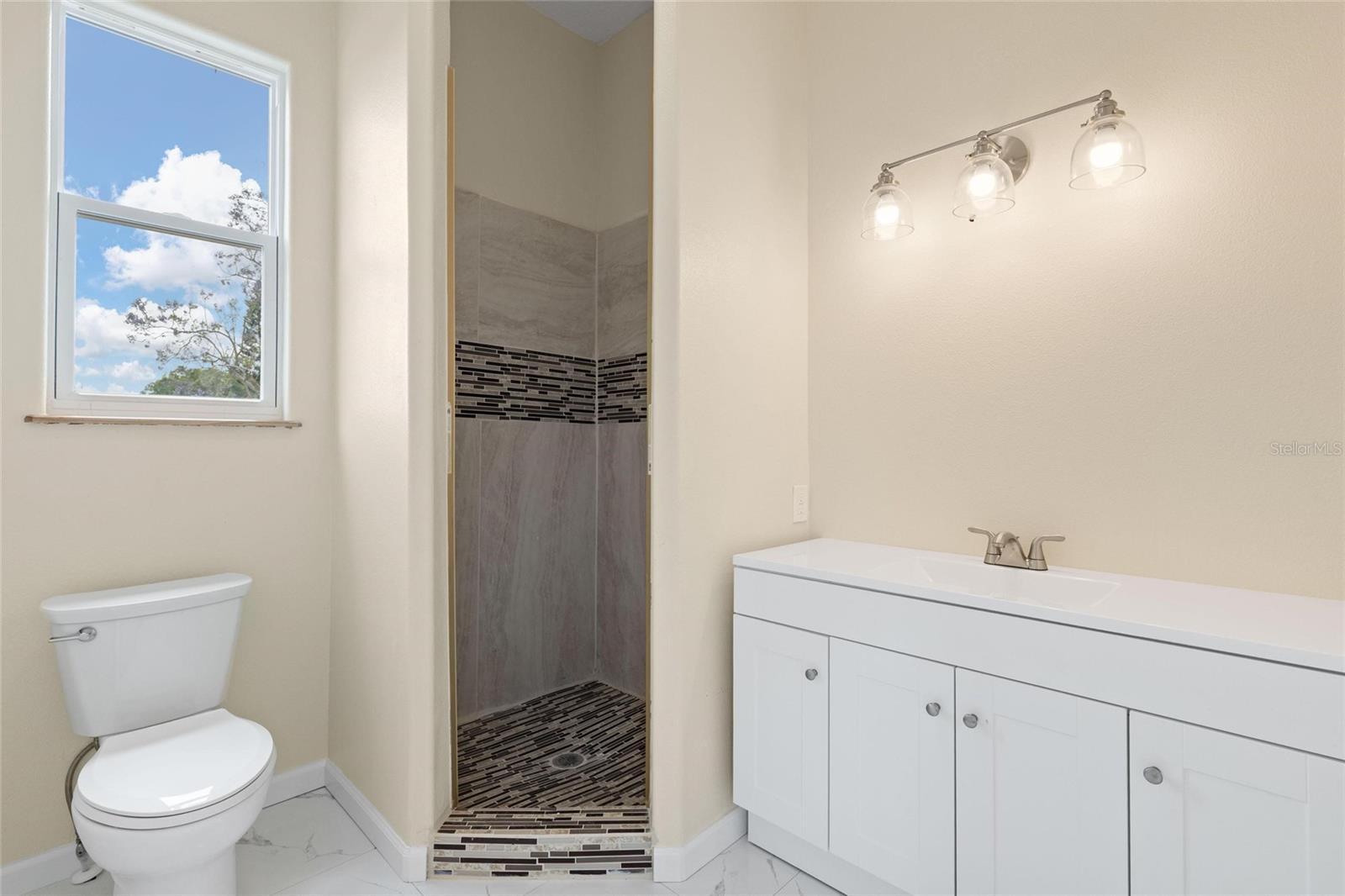 Image 21 of 35 For 743 Bayshore Drive