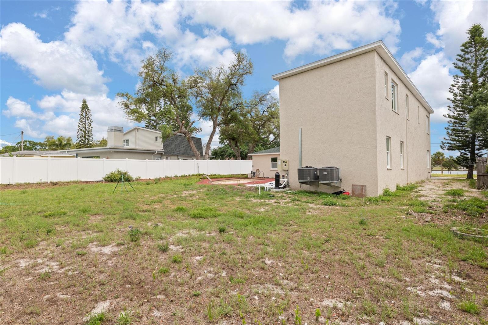 Image 32 of 35 For 743 Bayshore Drive