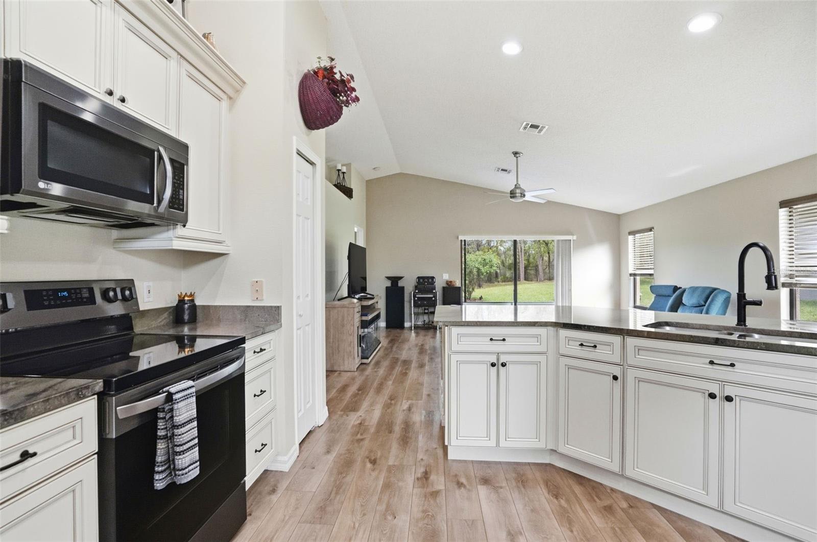 Image 11 of 37 For 11437 Deercroft Court