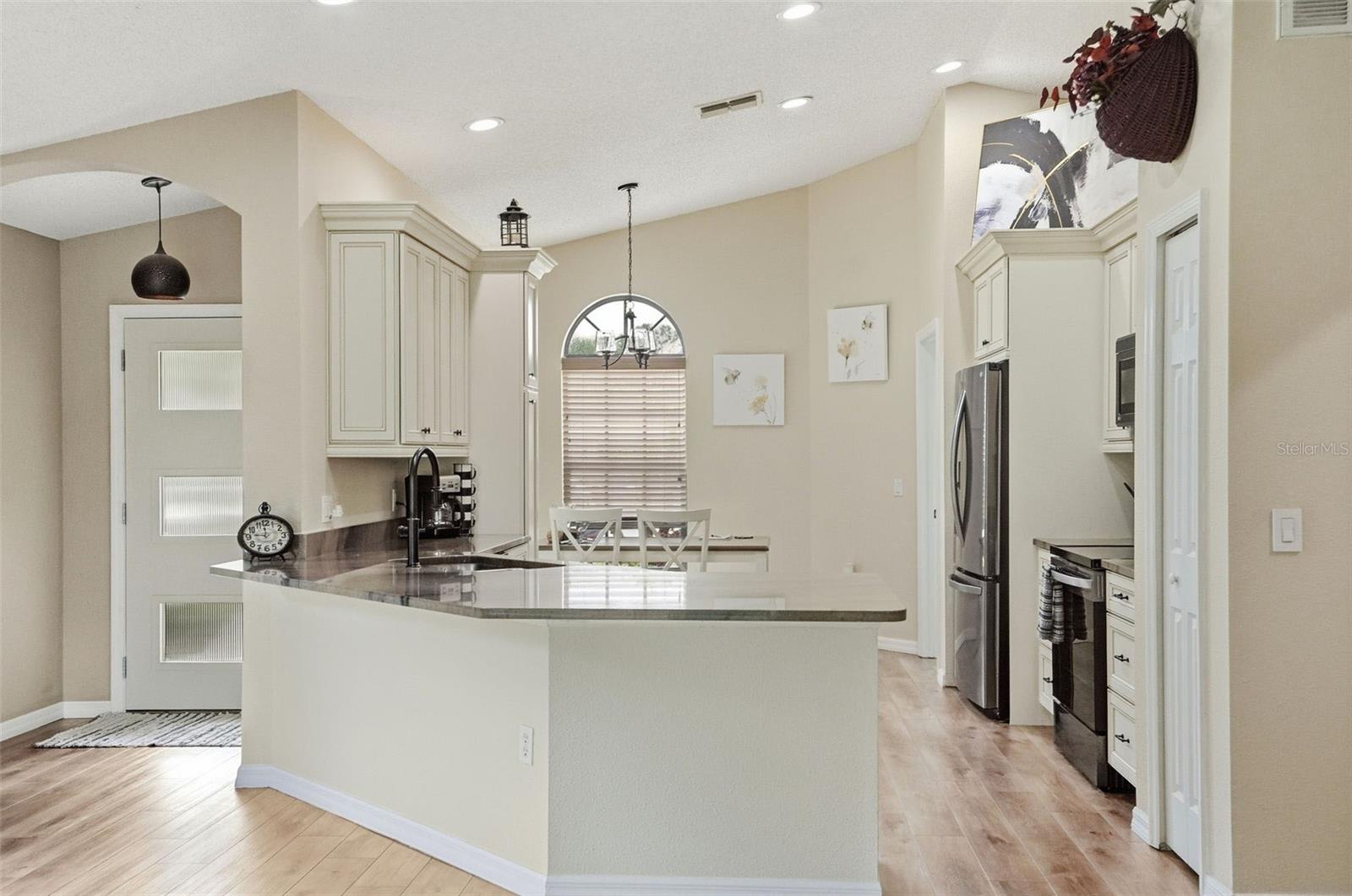 Image 12 of 37 For 11437 Deercroft Court