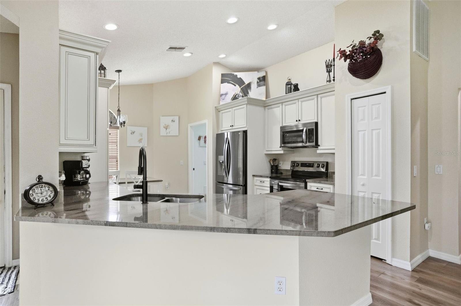 Image 13 of 37 For 11437 Deercroft Court