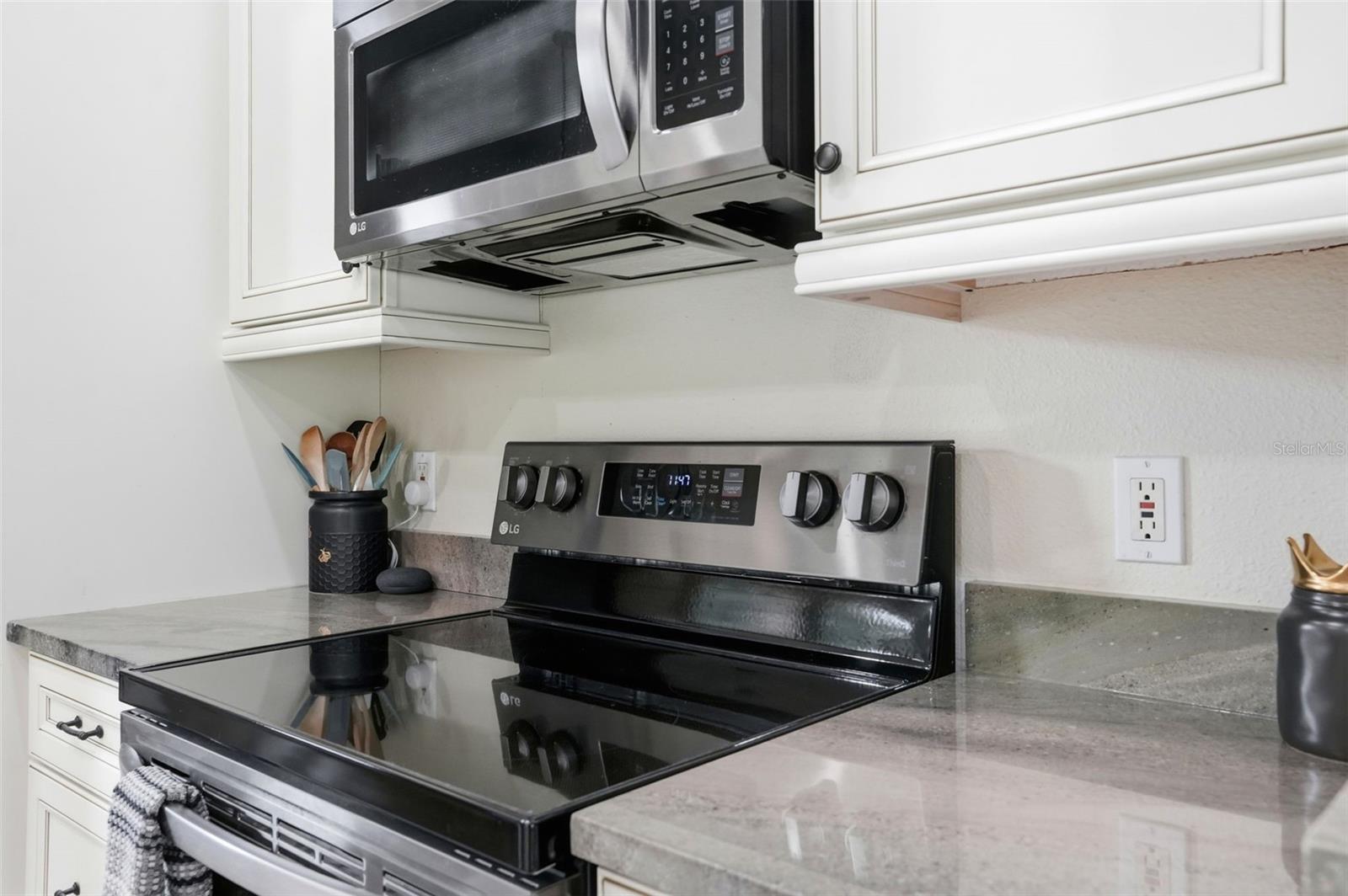 Image 16 of 37 For 11437 Deercroft Court