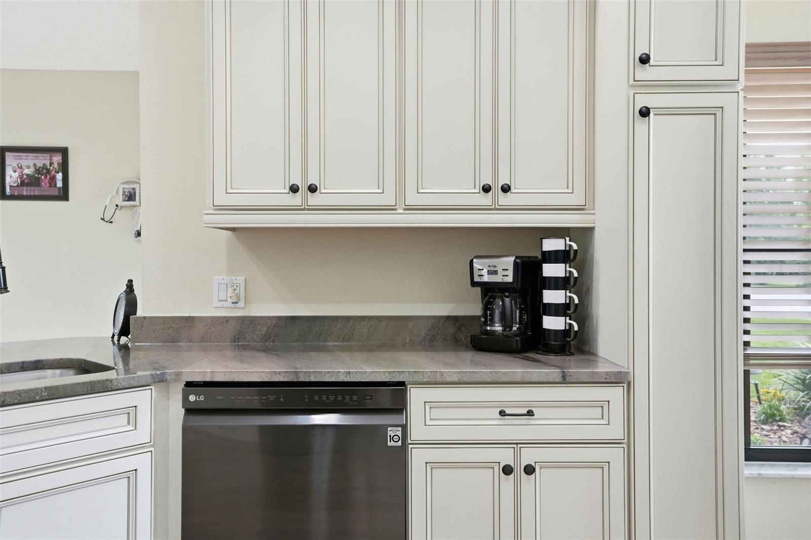 Image 17 of 37 For 11437 Deercroft Court