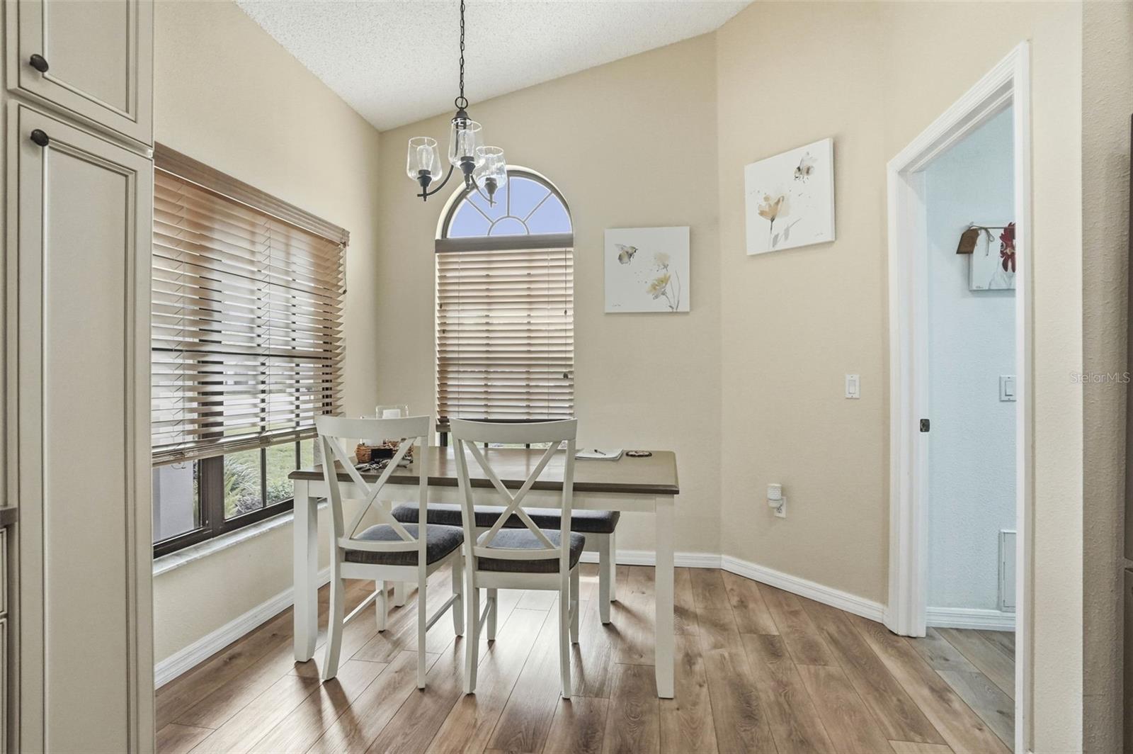 Image 18 of 37 For 11437 Deercroft Court