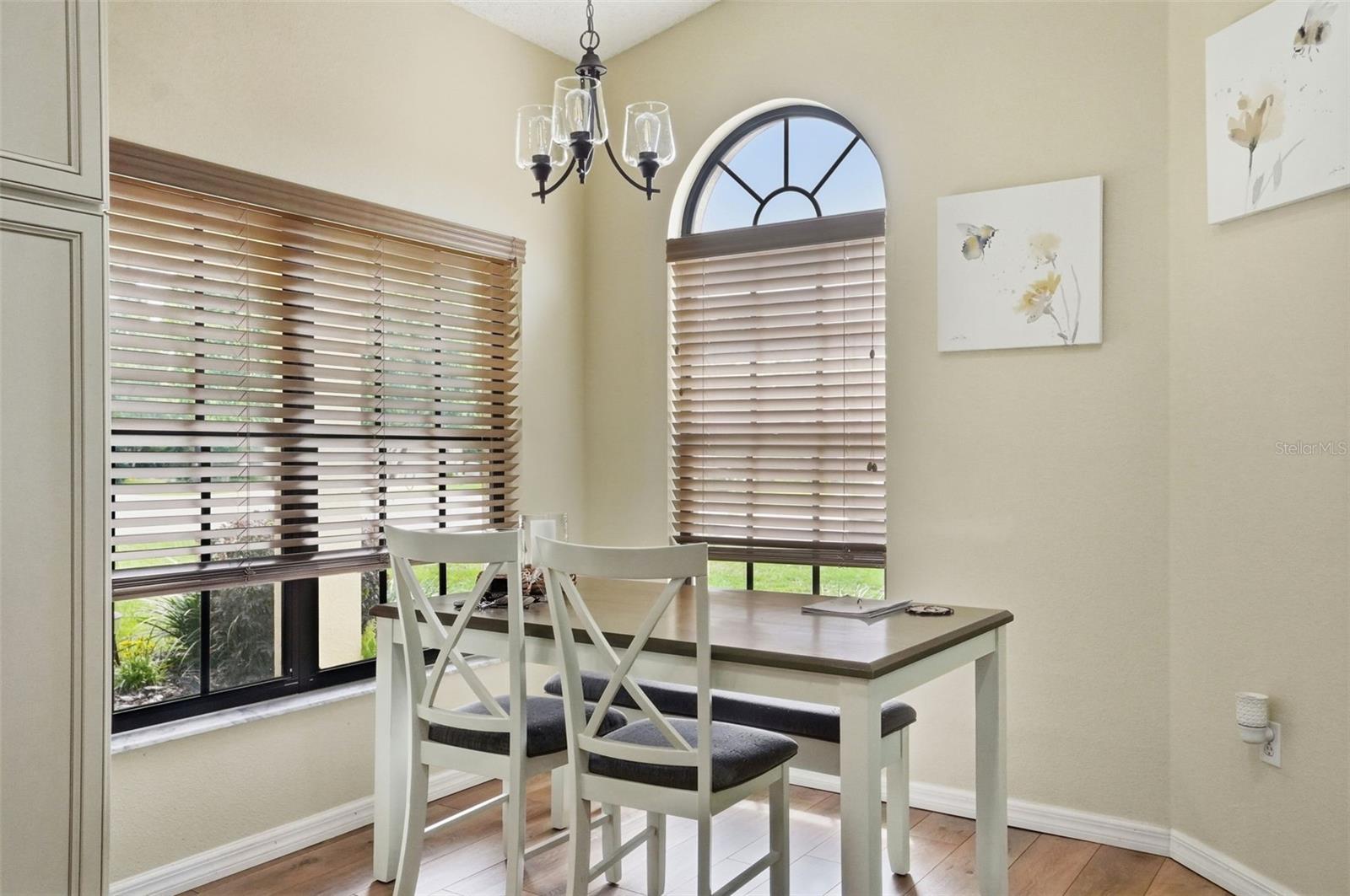 Image 19 of 37 For 11437 Deercroft Court