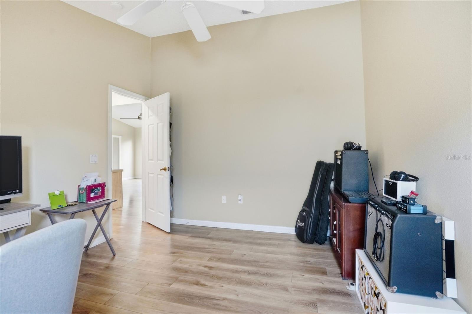 Image 25 of 37 For 11437 Deercroft Court