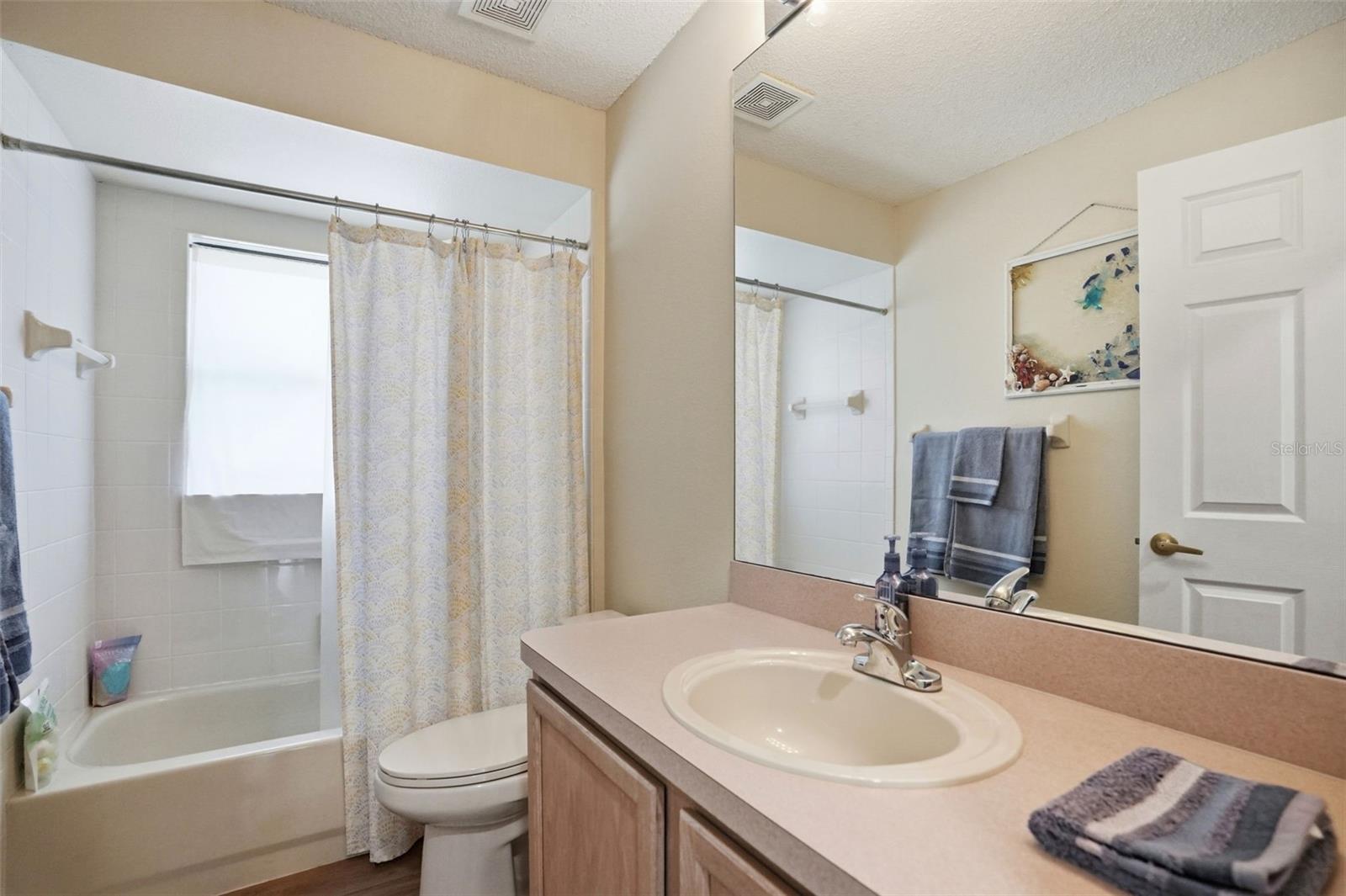 Image 26 of 37 For 11437 Deercroft Court