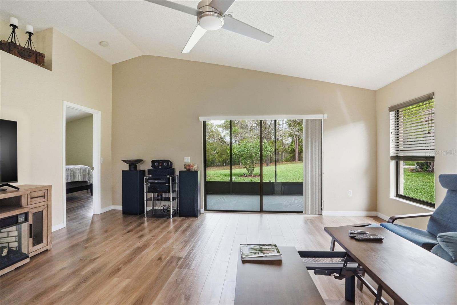 Image 6 of 37 For 11437 Deercroft Court