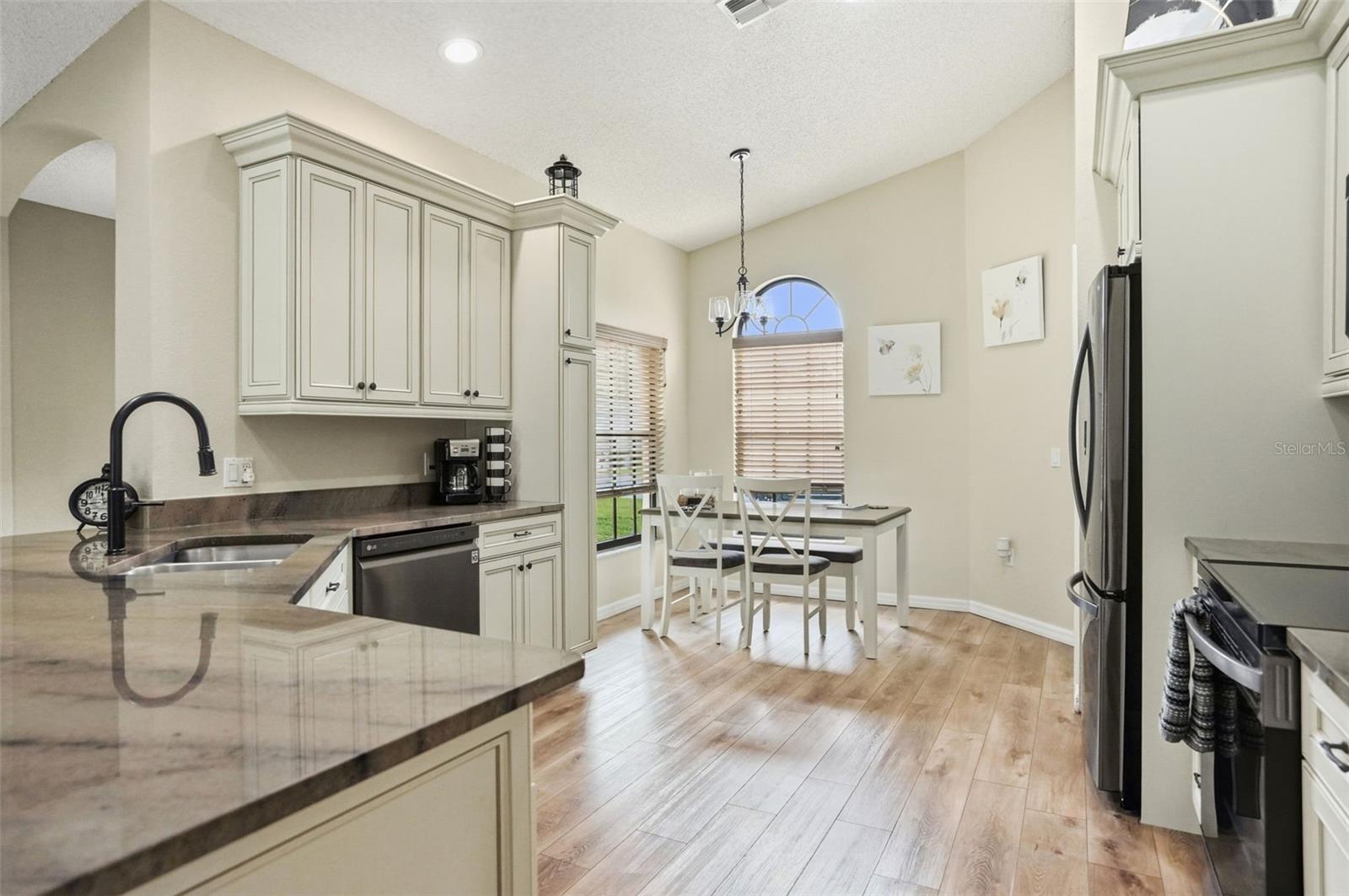 Image 9 of 37 For 11437 Deercroft Court