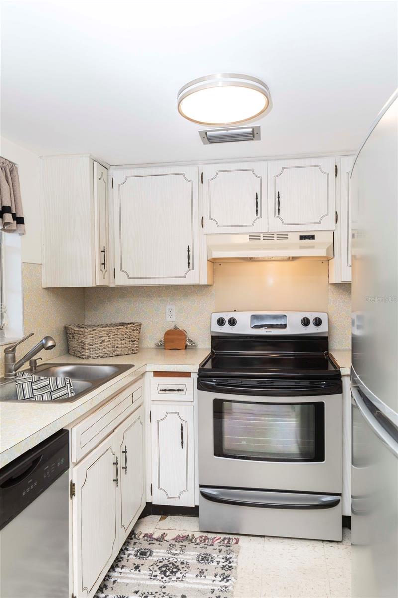 Image 10 of 23 For 4609 Marine Parkway 203