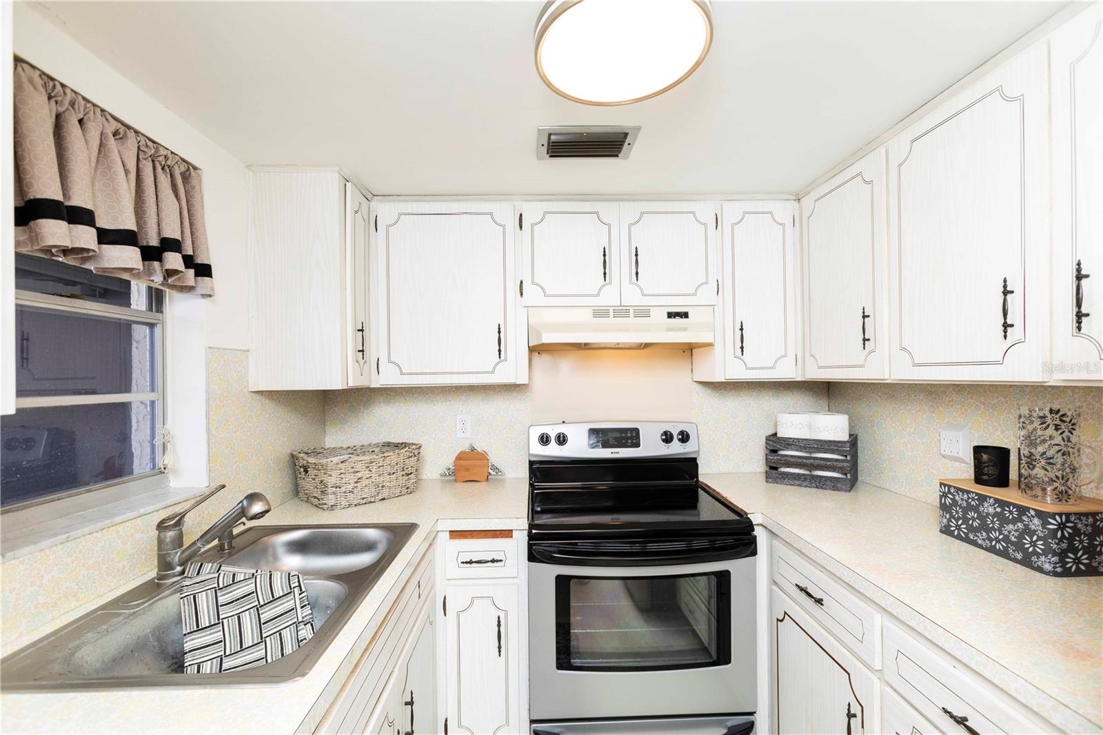 Image 9 of 23 For 4609 Marine Parkway 203