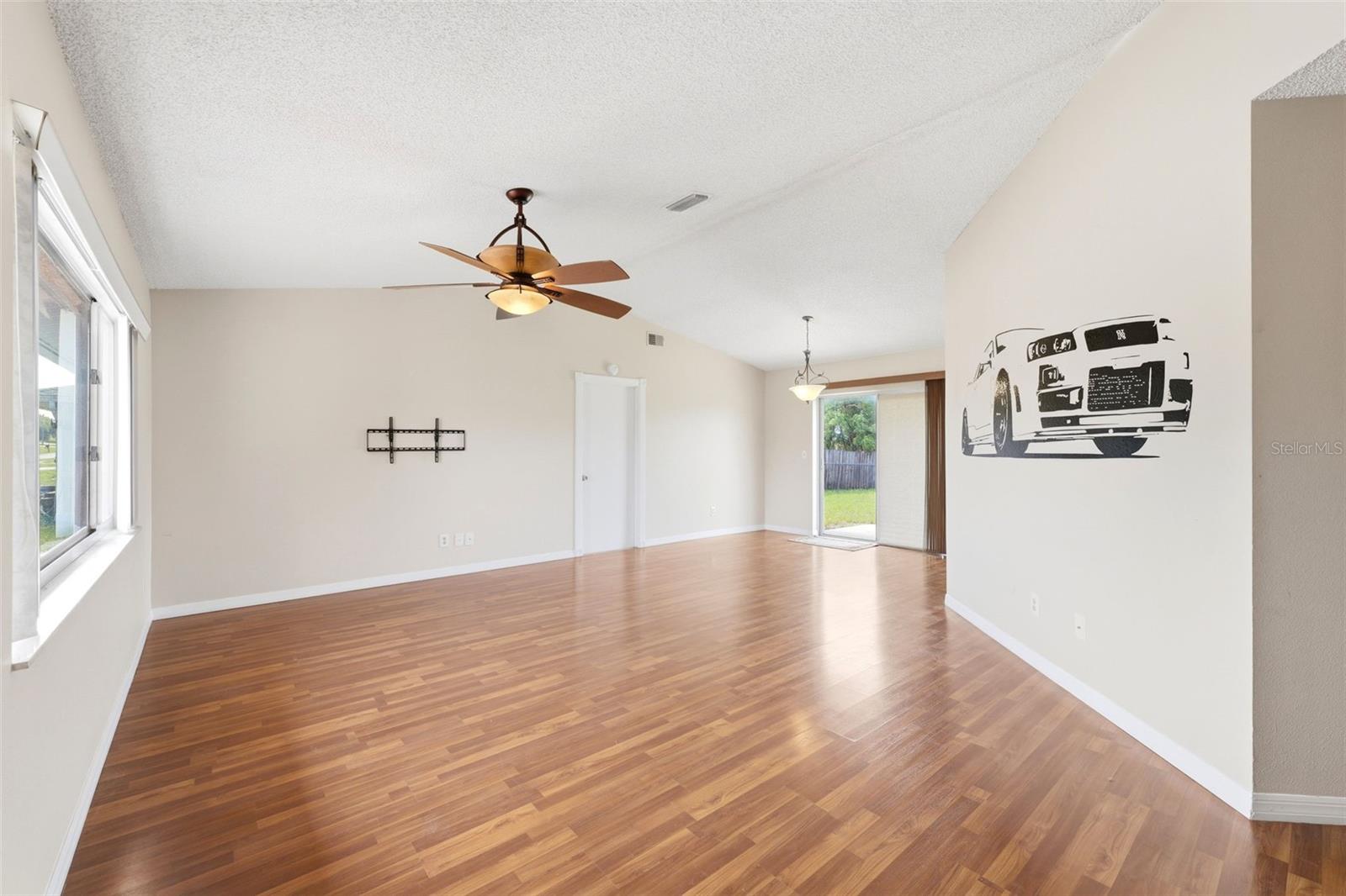 Image 4 of 31 For 10374 Timbercrest Road