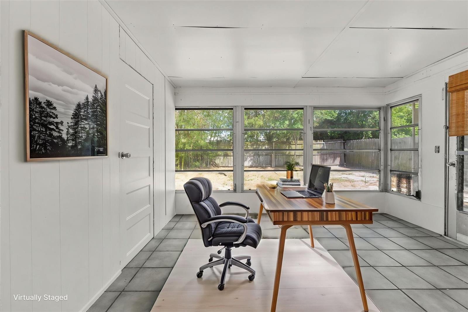 Listing photo id 20 for 1050 Saxon Lane