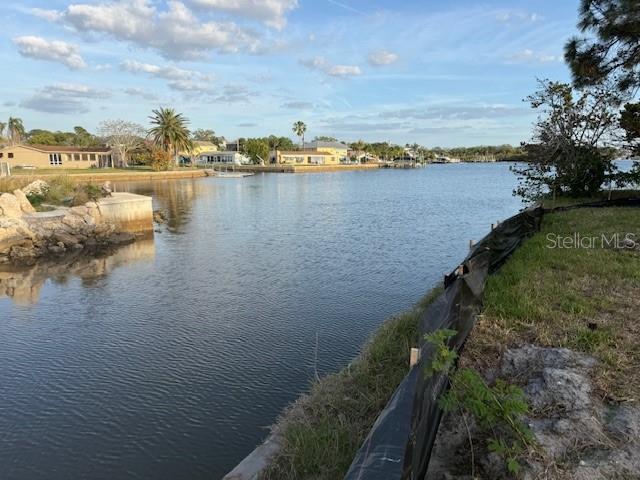 Listing photo id 2 for 5250 Miller Bayou Drive