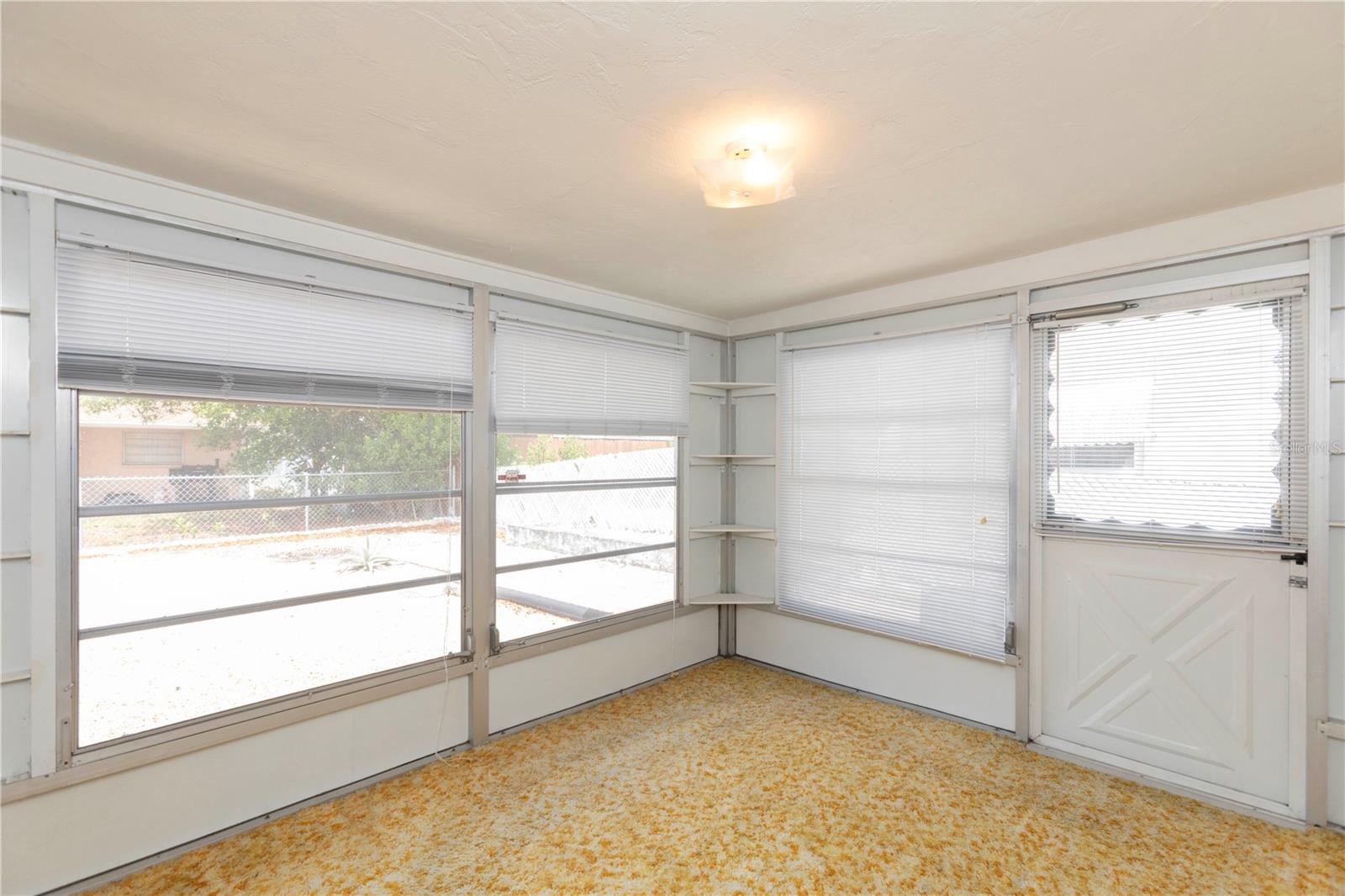 Listing photo id 13 for 7725 Greybirch Terrace