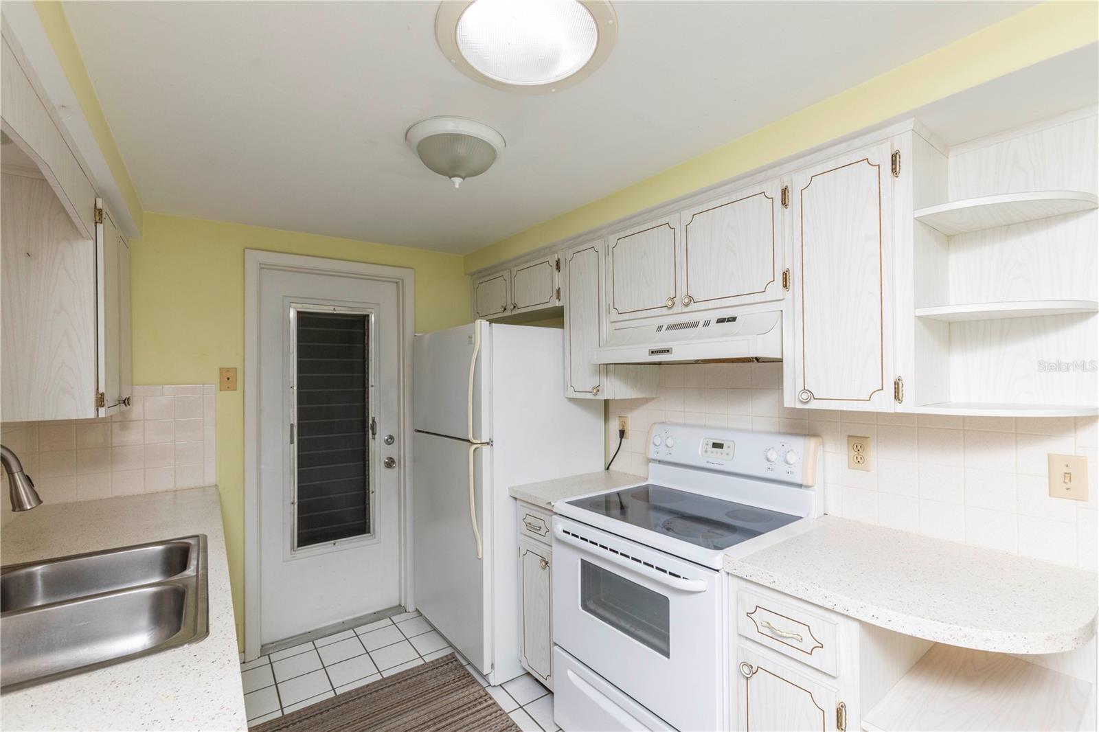 Listing photo id 4 for 7725 Greybirch Terrace