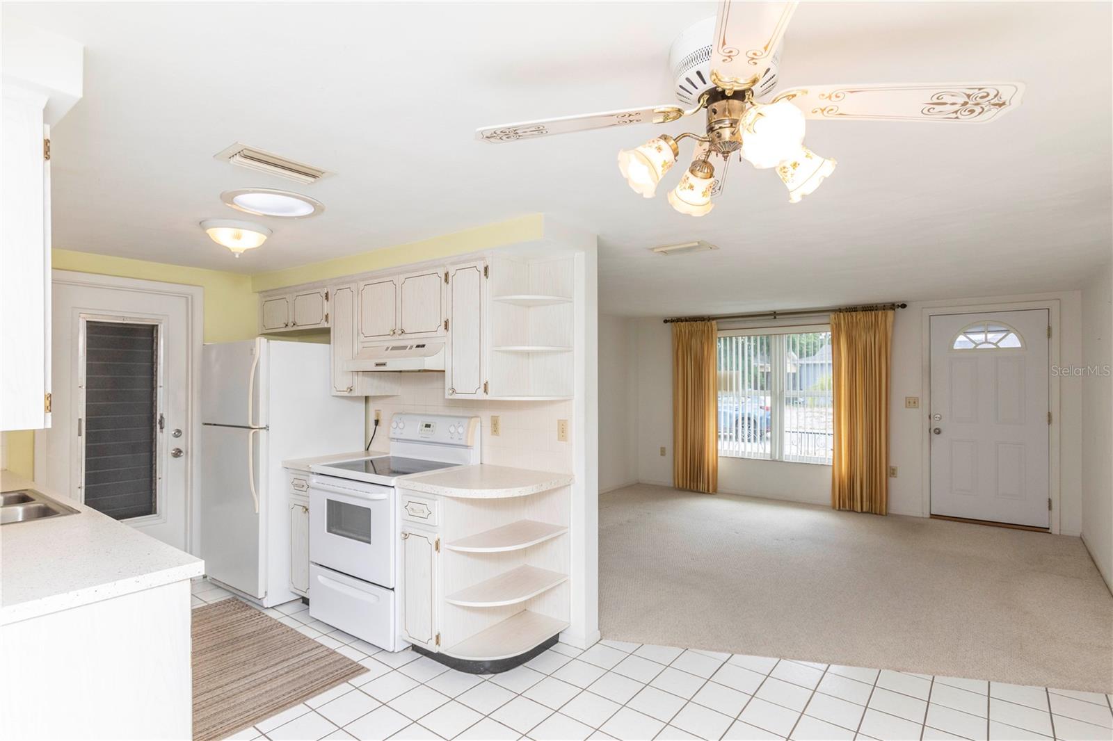 Listing photo id 5 for 7725 Greybirch Terrace