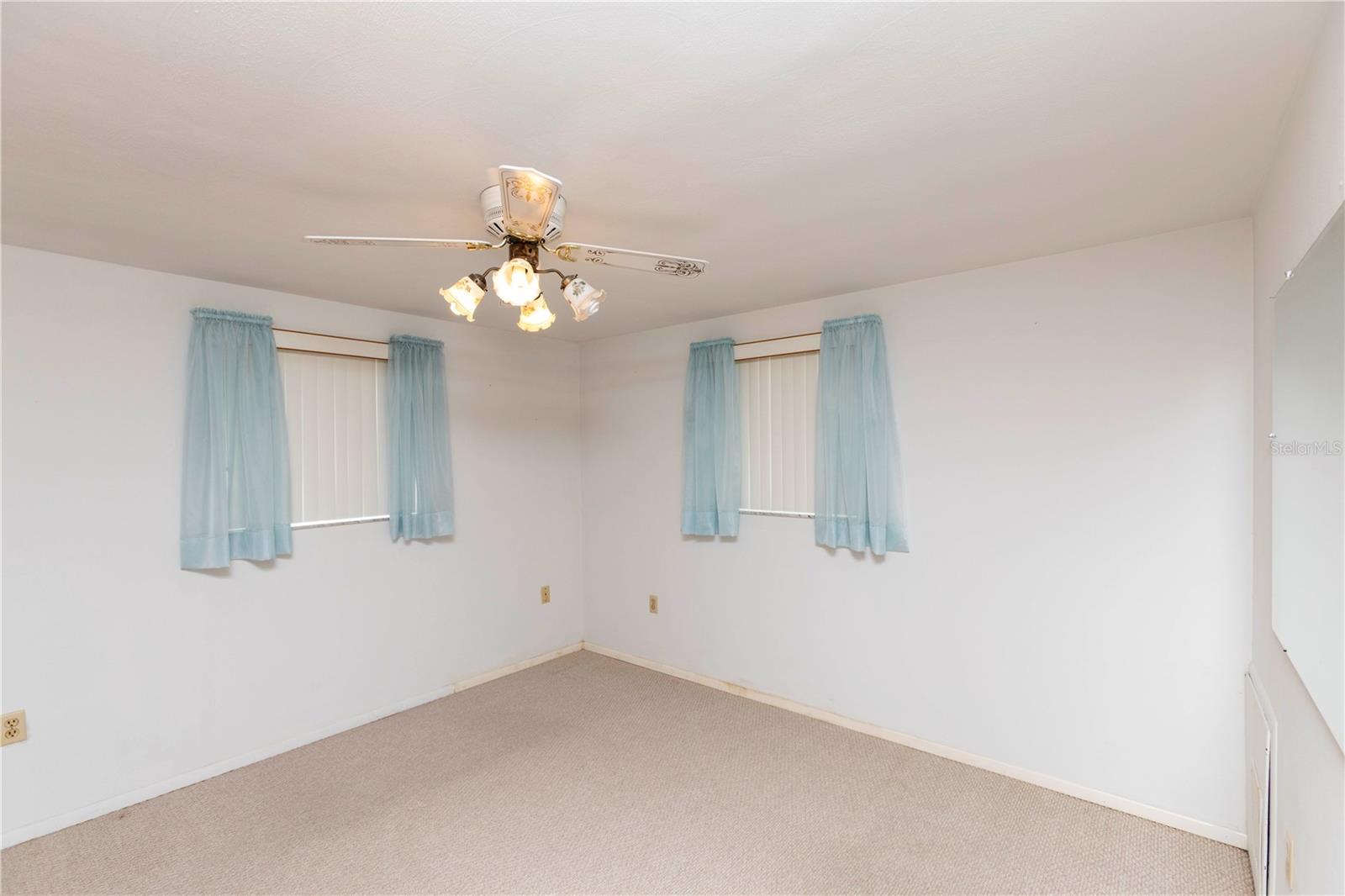 Listing photo id 7 for 7725 Greybirch Terrace