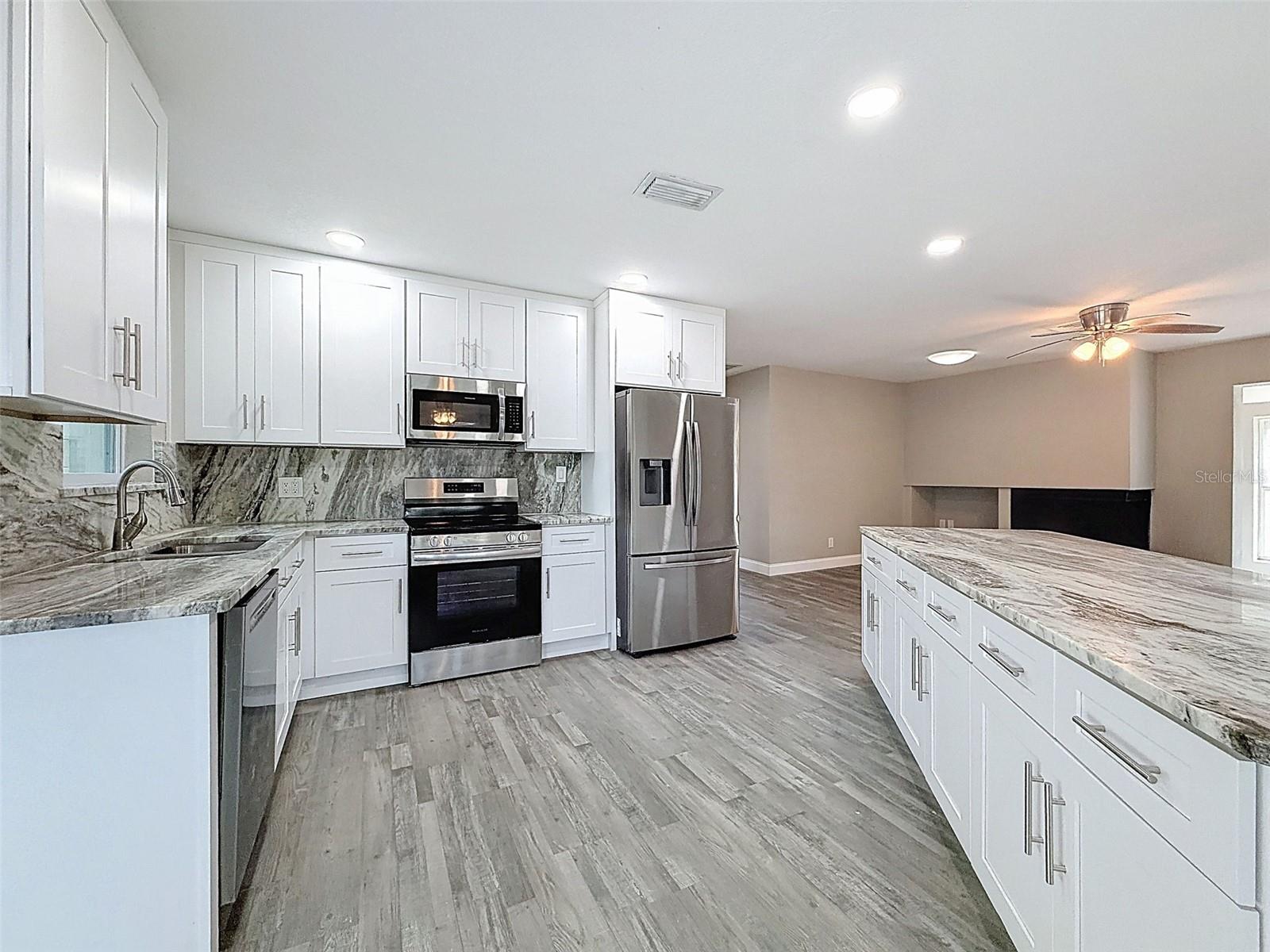 Image 12 of 39 For 4221 Shore Acres Boulevard Ne