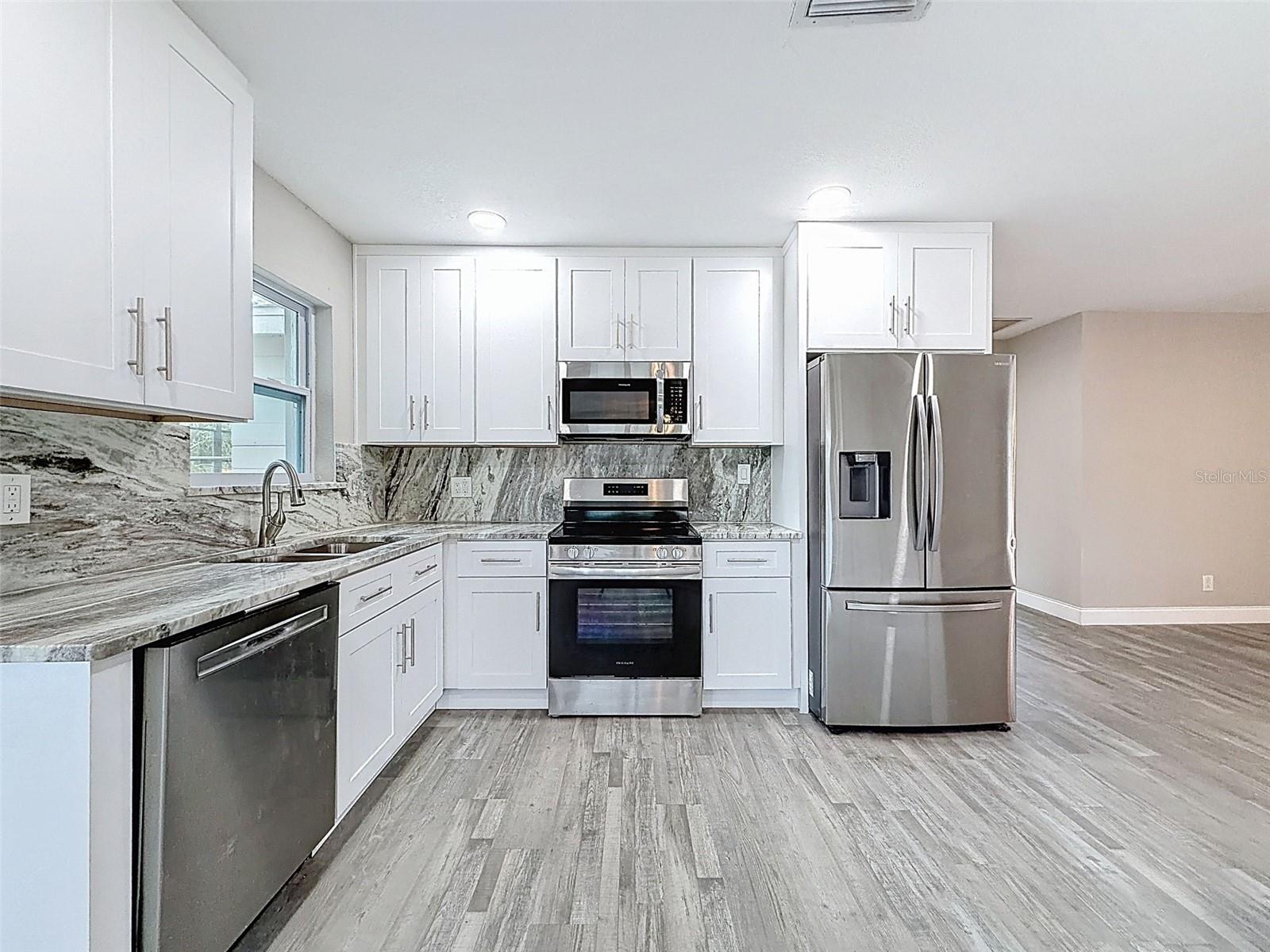 Image 13 of 39 For 4221 Shore Acres Boulevard Ne