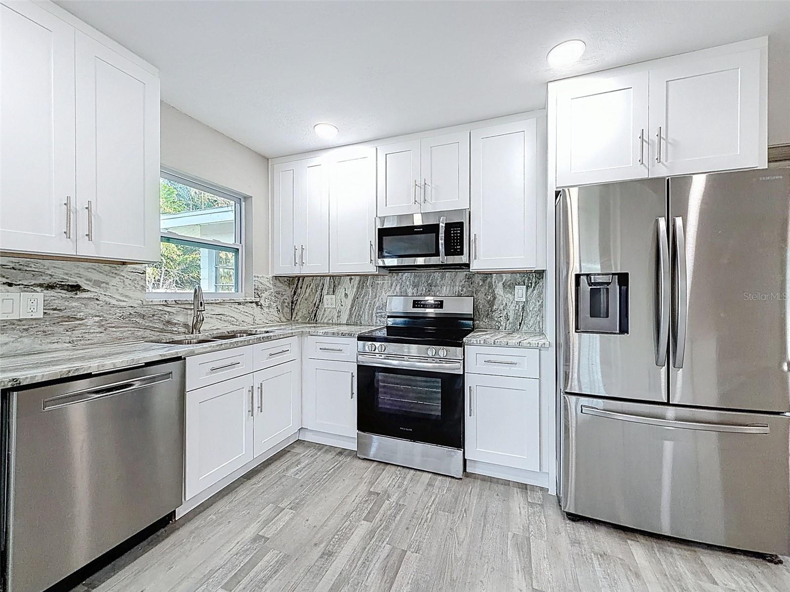 Image 14 of 39 For 4221 Shore Acres Boulevard Ne