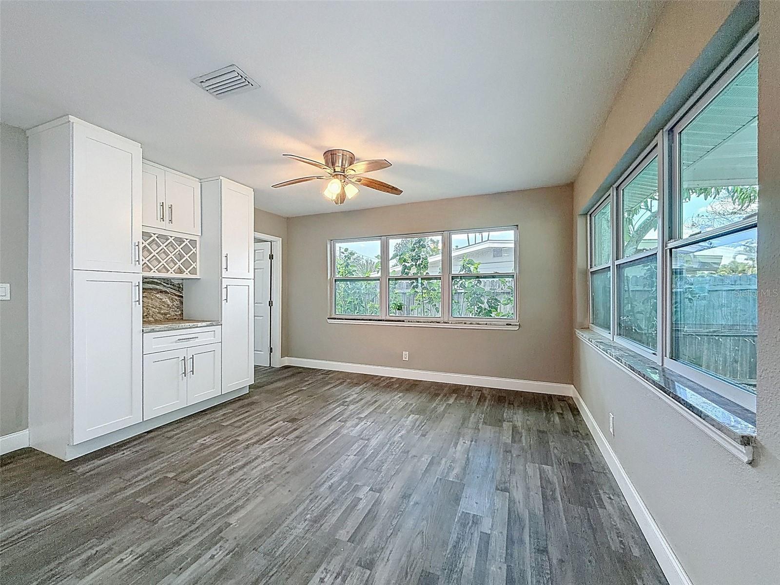 Image 15 of 39 For 4221 Shore Acres Boulevard Ne