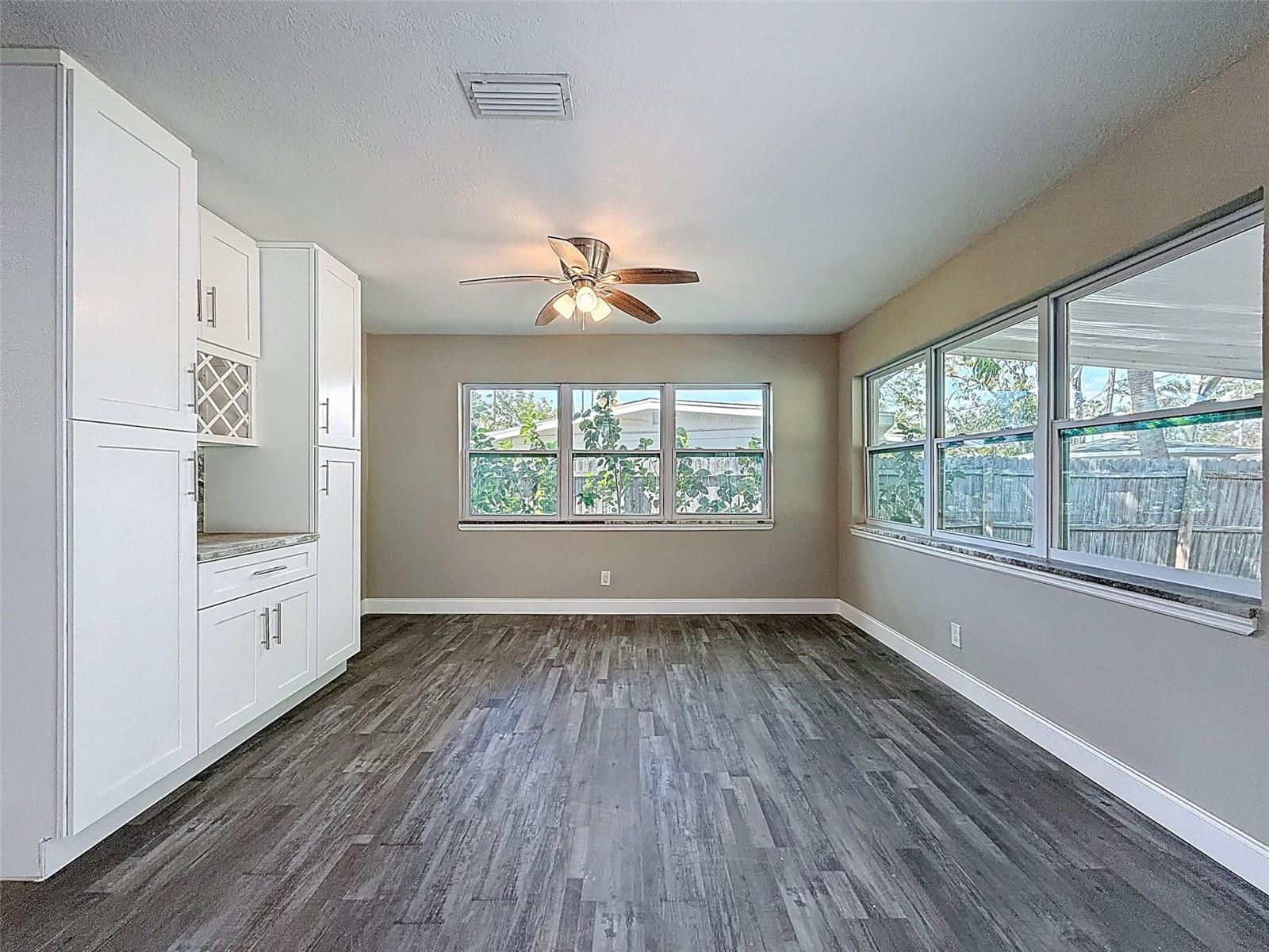 Image 16 of 39 For 4221 Shore Acres Boulevard Ne