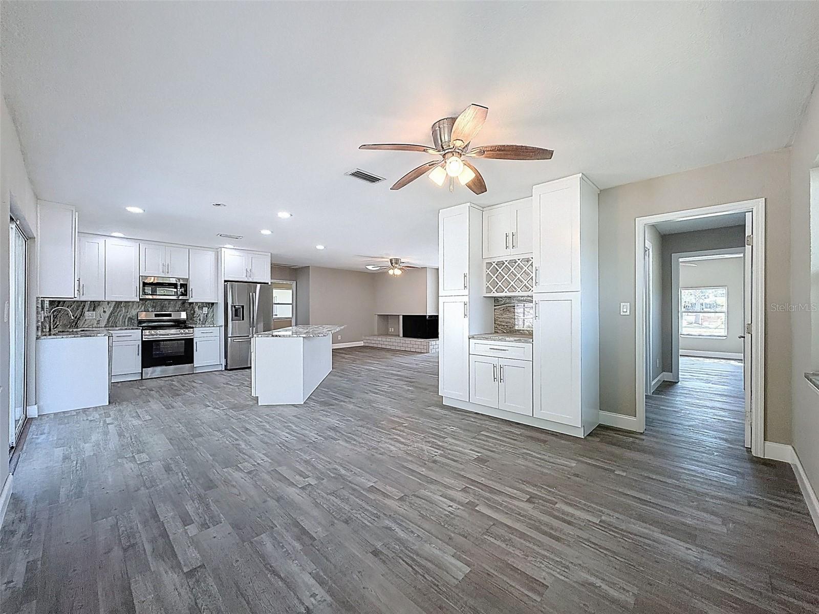 Image 17 of 39 For 4221 Shore Acres Boulevard Ne