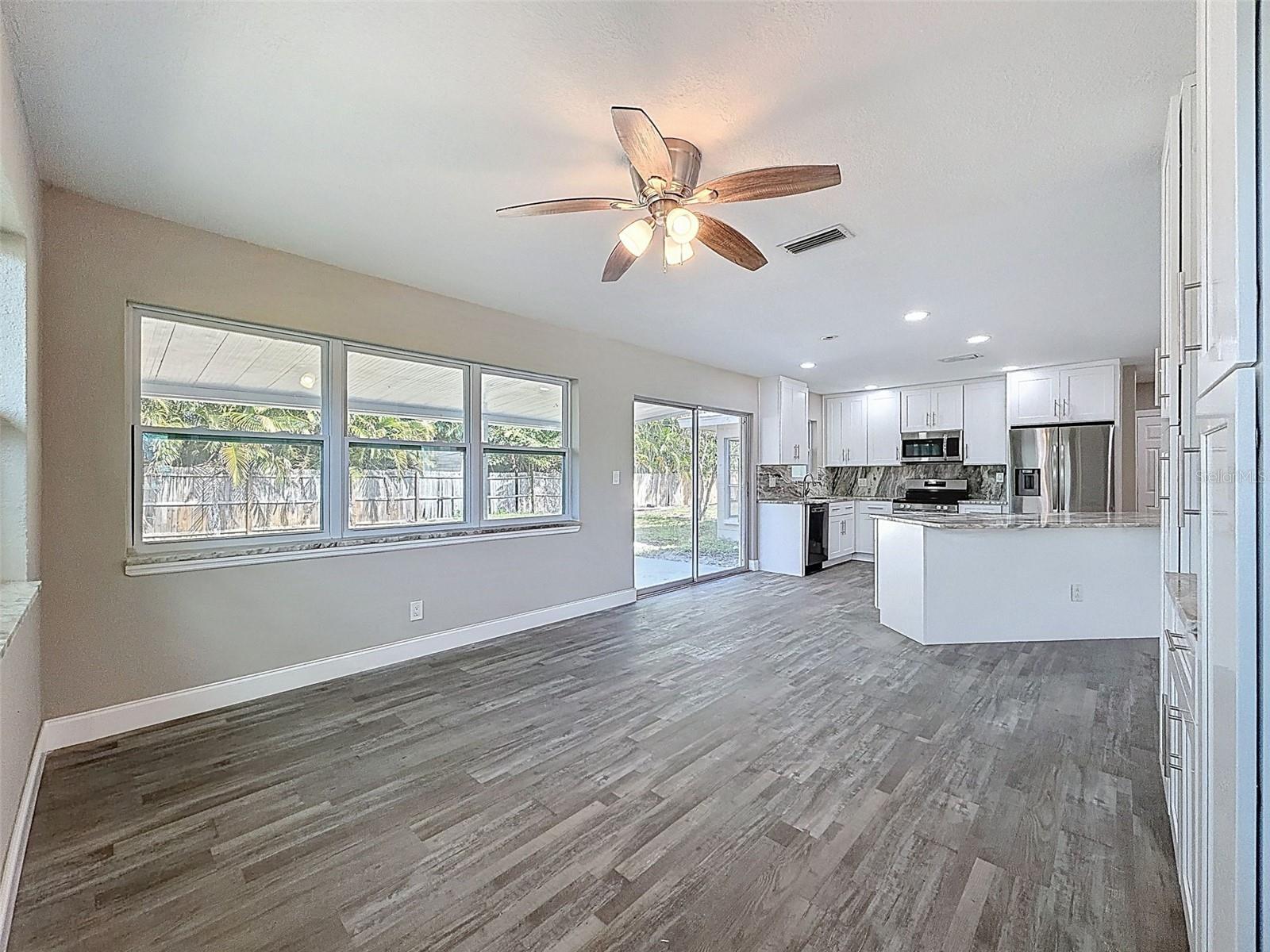 Image 18 of 39 For 4221 Shore Acres Boulevard Ne