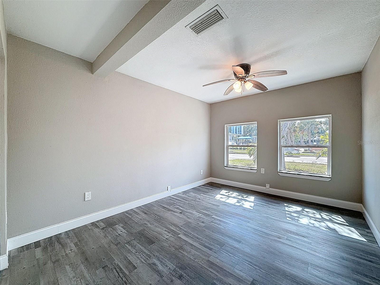 Image 19 of 39 For 4221 Shore Acres Boulevard Ne