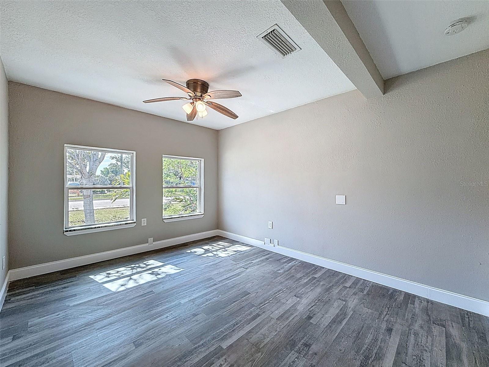 Image 21 of 39 For 4221 Shore Acres Boulevard Ne