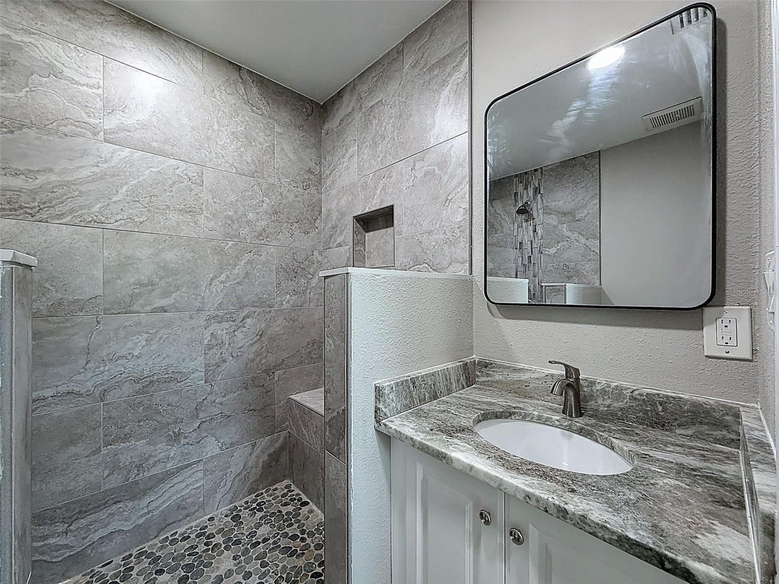 Image 22 of 39 For 4221 Shore Acres Boulevard Ne