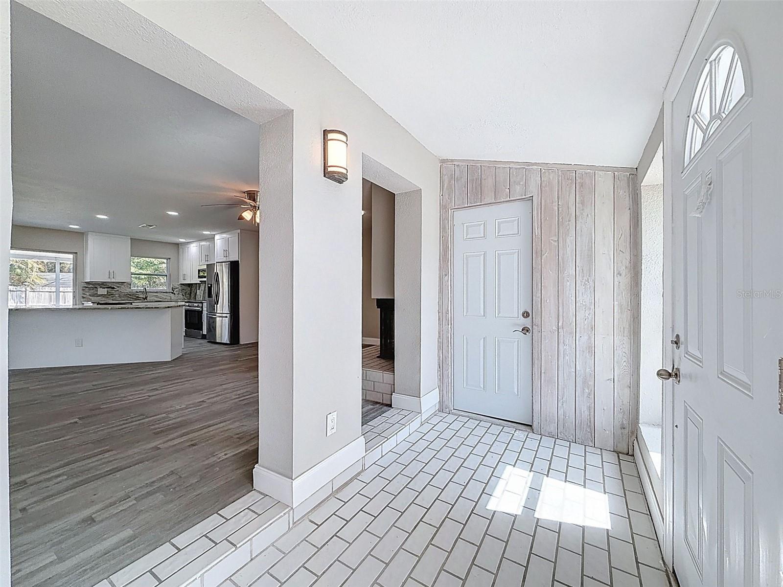 Image 3 of 39 For 4221 Shore Acres Boulevard Ne