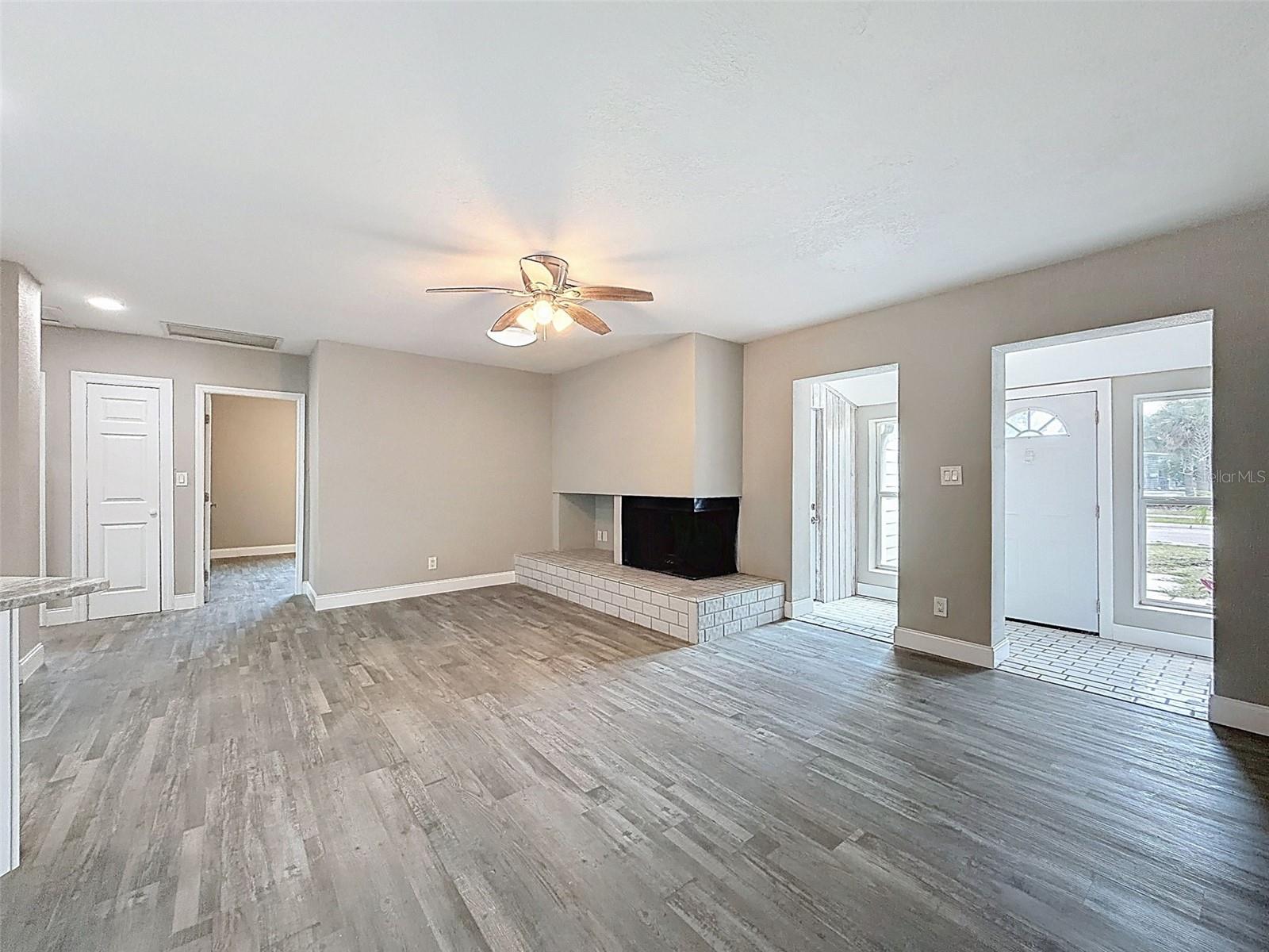 Image 5 of 39 For 4221 Shore Acres Boulevard Ne