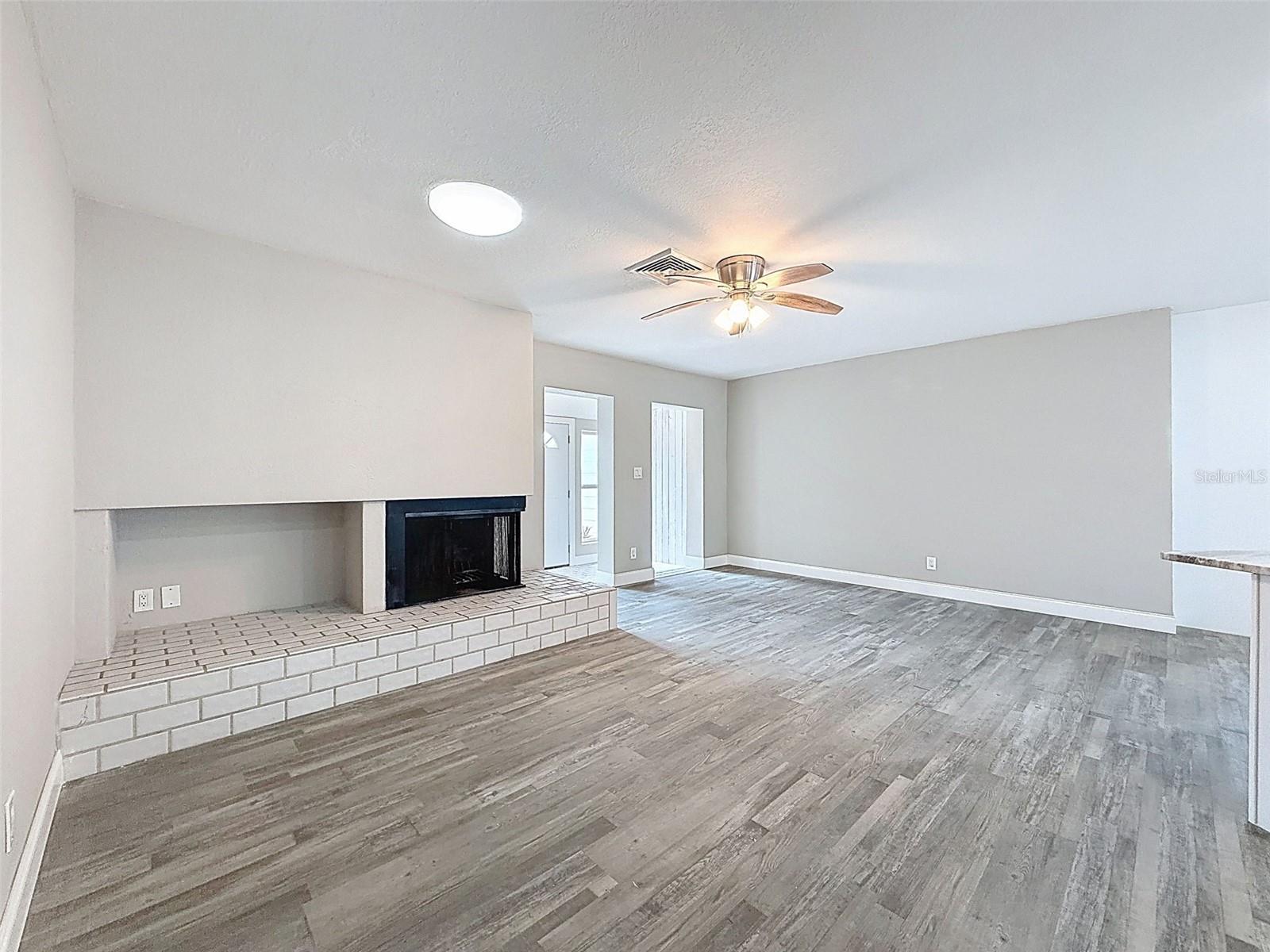 Image 6 of 39 For 4221 Shore Acres Boulevard Ne