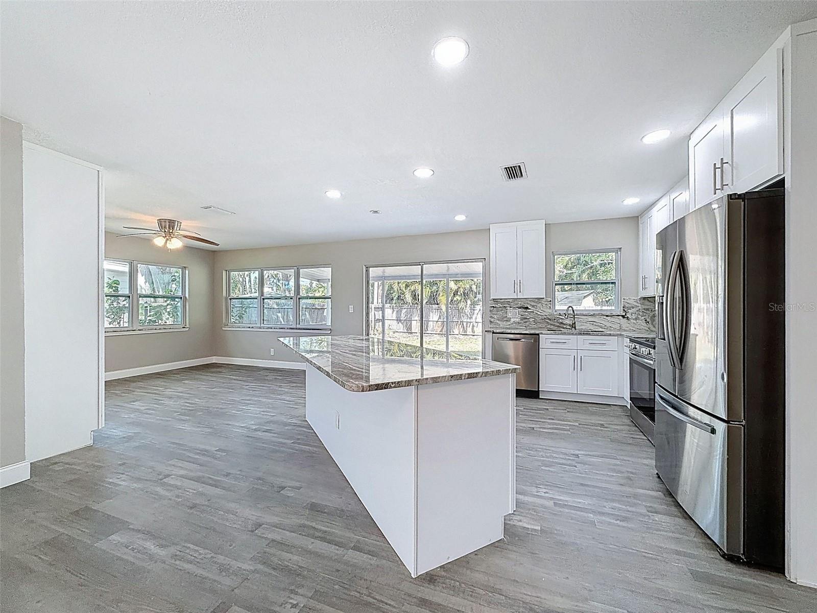 Image 8 of 39 For 4221 Shore Acres Boulevard Ne