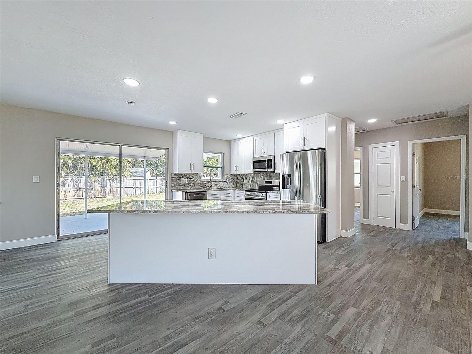 Image 9 of 39 For 4221 Shore Acres Boulevard Ne