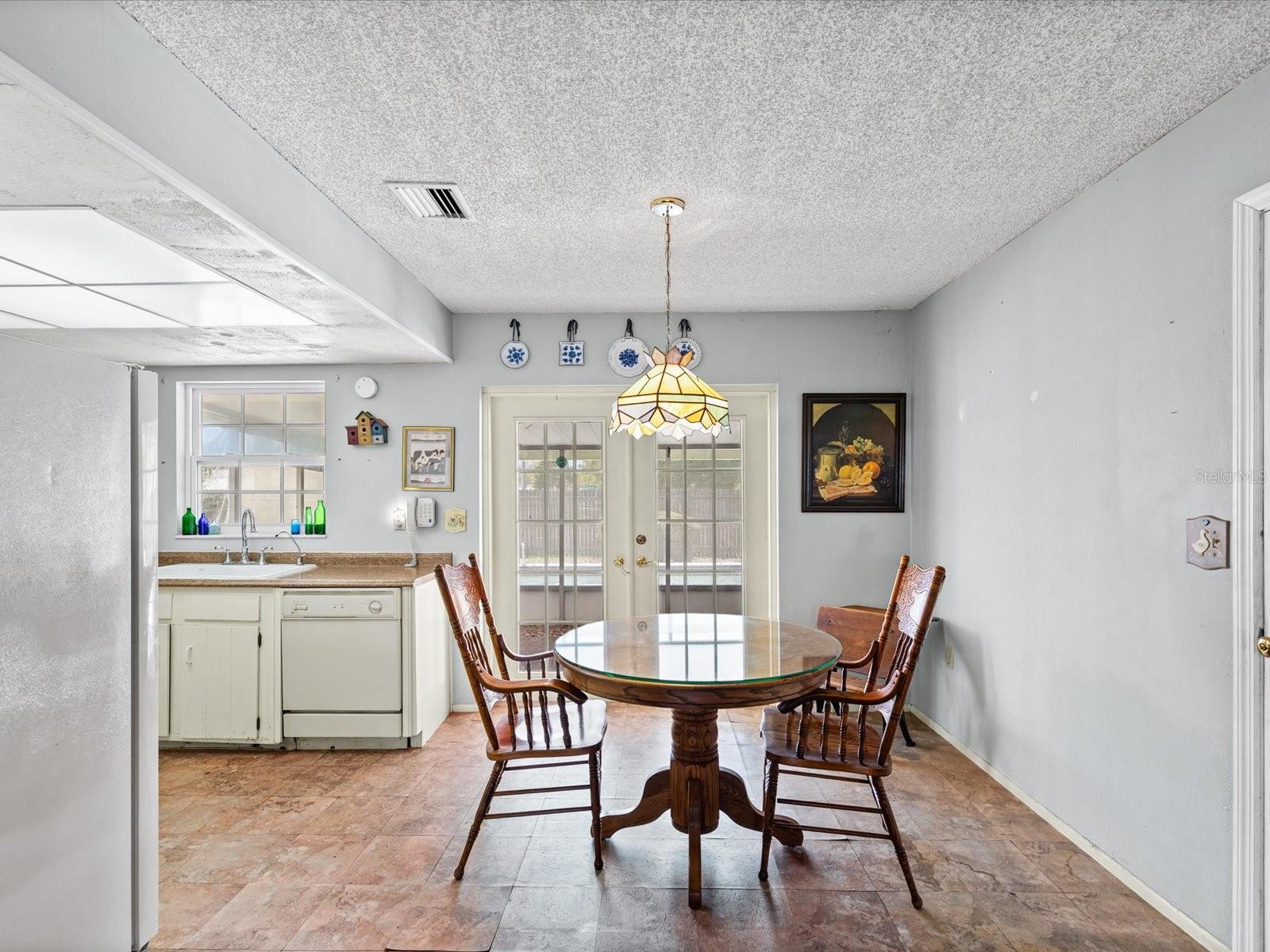 Listing photo id 9 for 11423 Wheeling Drive