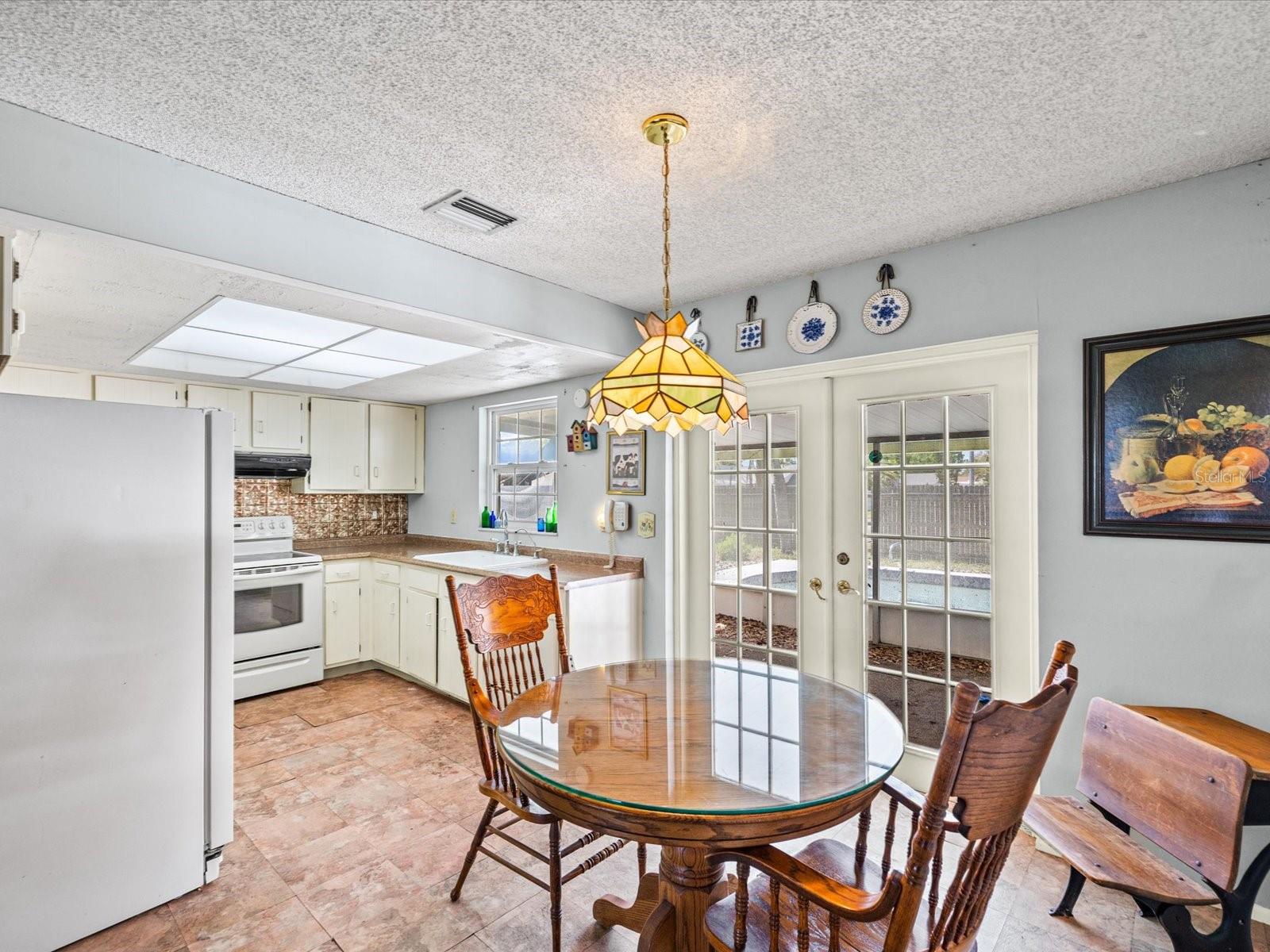 Listing photo id 10 for 11423 Wheeling Drive