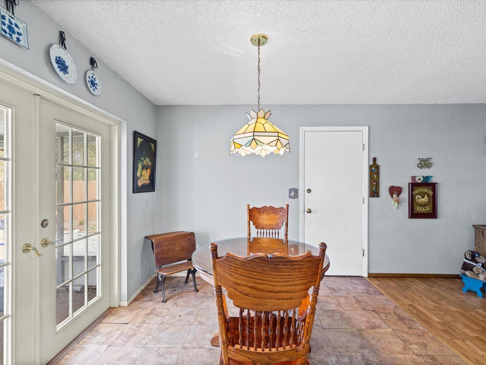 Listing photo id 11 for 11423 Wheeling Drive