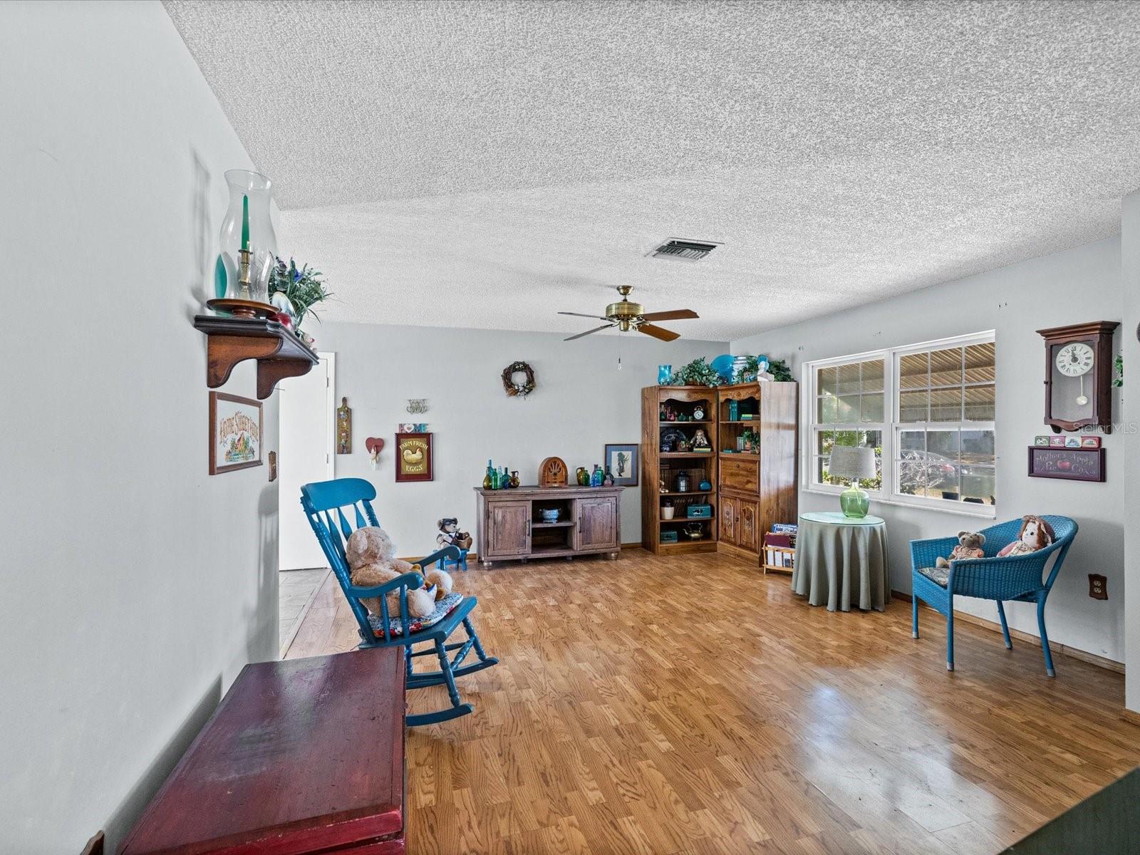 Listing photo id 5 for 11423 Wheeling Drive