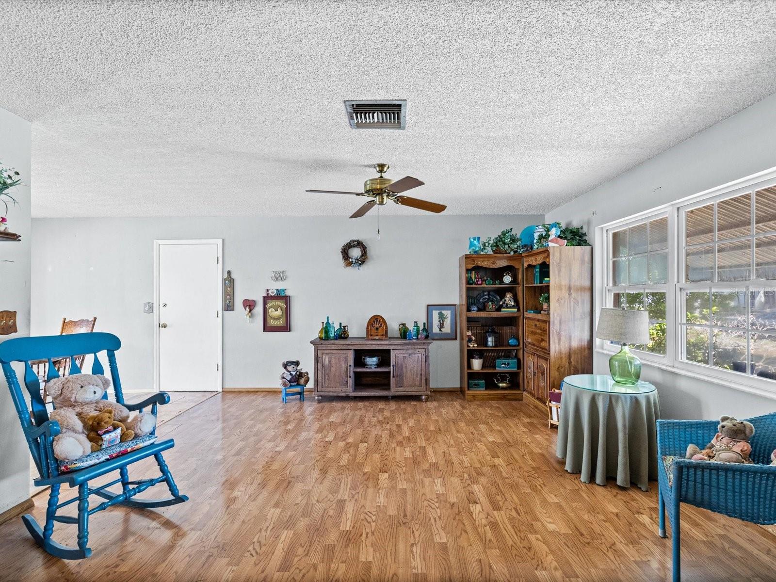 Listing photo id 7 for 11423 Wheeling Drive