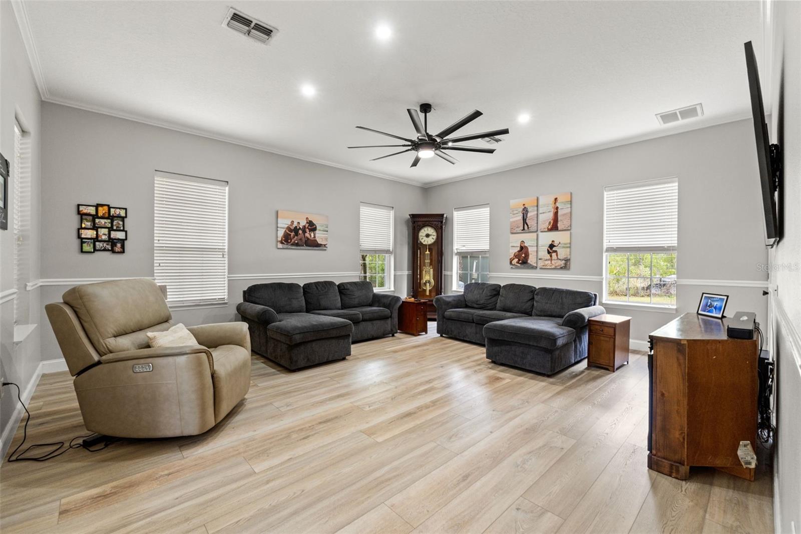 Image 27 of 57 For 9135 Mazette Road