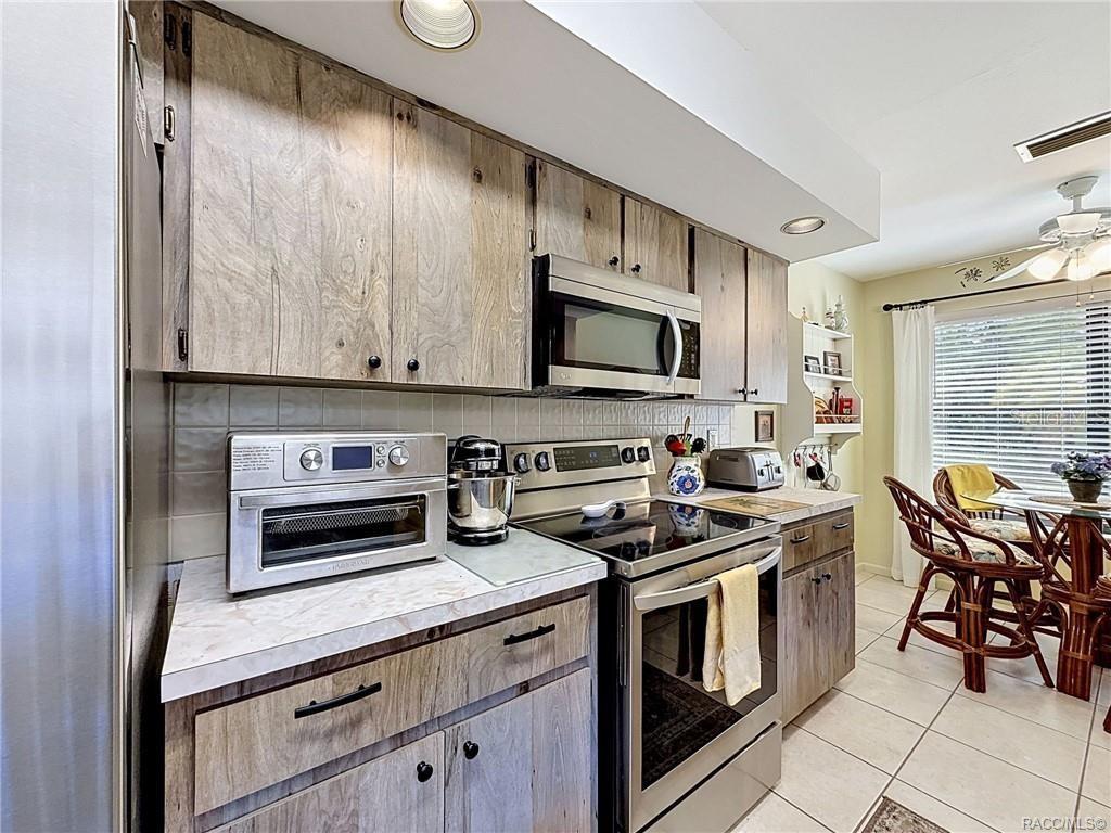 Image 10 of 76 For 5198 Riverview Circle