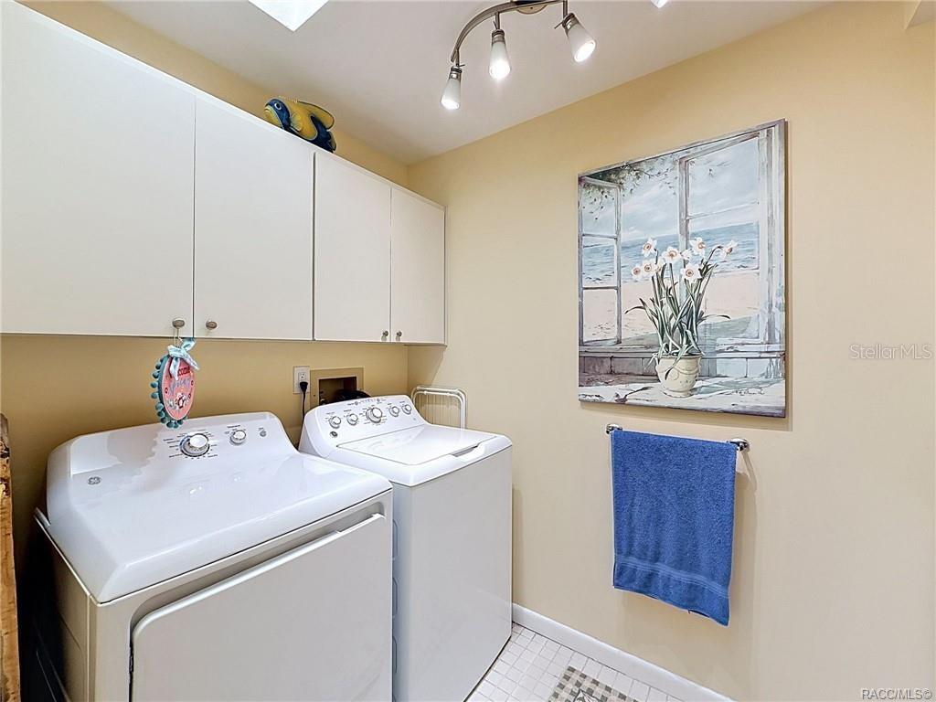 Image 17 of 76 For 5198 Riverview Circle
