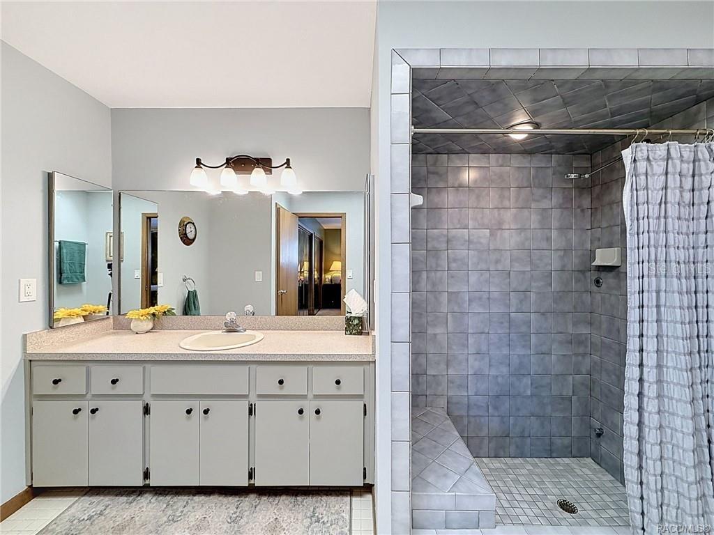 Image 22 of 76 For 5198 Riverview Circle