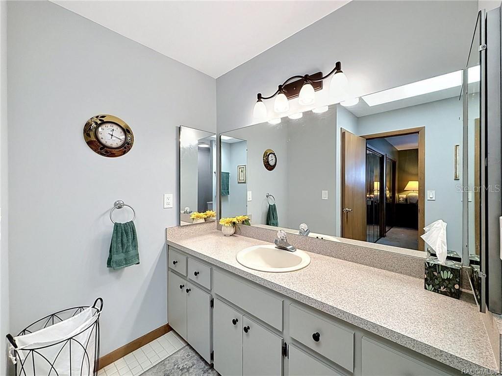 Image 24 of 76 For 5198 Riverview Circle