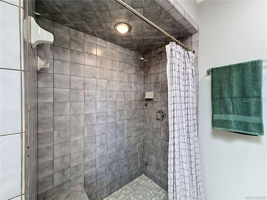 Image 25 of 76 For 5198 Riverview Circle